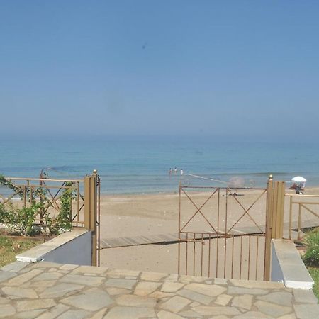 Beachfront Studio Apartments In Agios Gordios Beach Εξωτερικό φωτογραφία